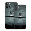 Flying Tree Black - Apple iPhone 12 Skin