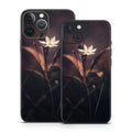Delicate Bloom - Apple iPhone 13 Skin