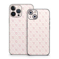 Patterned Hearts - Apple iPhone 13 Skin